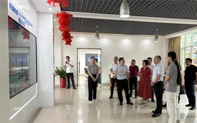 泉州市委常委、常務副市長黃景春一行蒞臨科盛智能調(diào)研指導